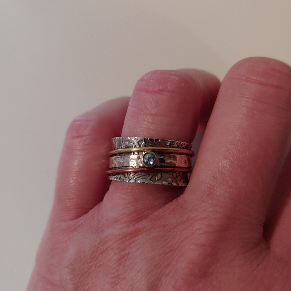 Meditation spinner ring